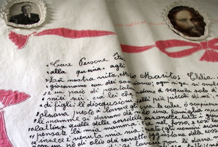 Il Lenzuolo di Clelia Marchi, oggi conservato al Piccolo Museo del Diario a Pieve Santo Stefano (AR)
