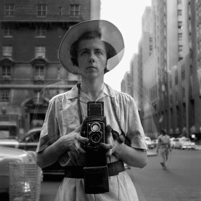 Vivian Maier: la tata in bianco e nero con la Rolleiflex al&nbsp;collo