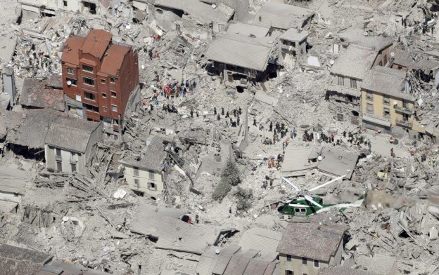 Amatrice dopo il terremoto del Centro Italia | foto Vigili del fuoco