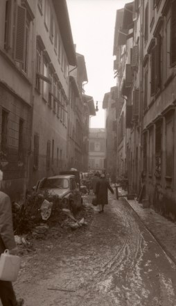 Il centro storico di Firenze nei giorni dell'alluvione del 1966 | © foto di Fausto Braganti