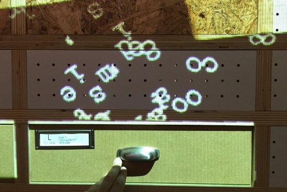 La parete dei cassetti del Piccolo museo del diario